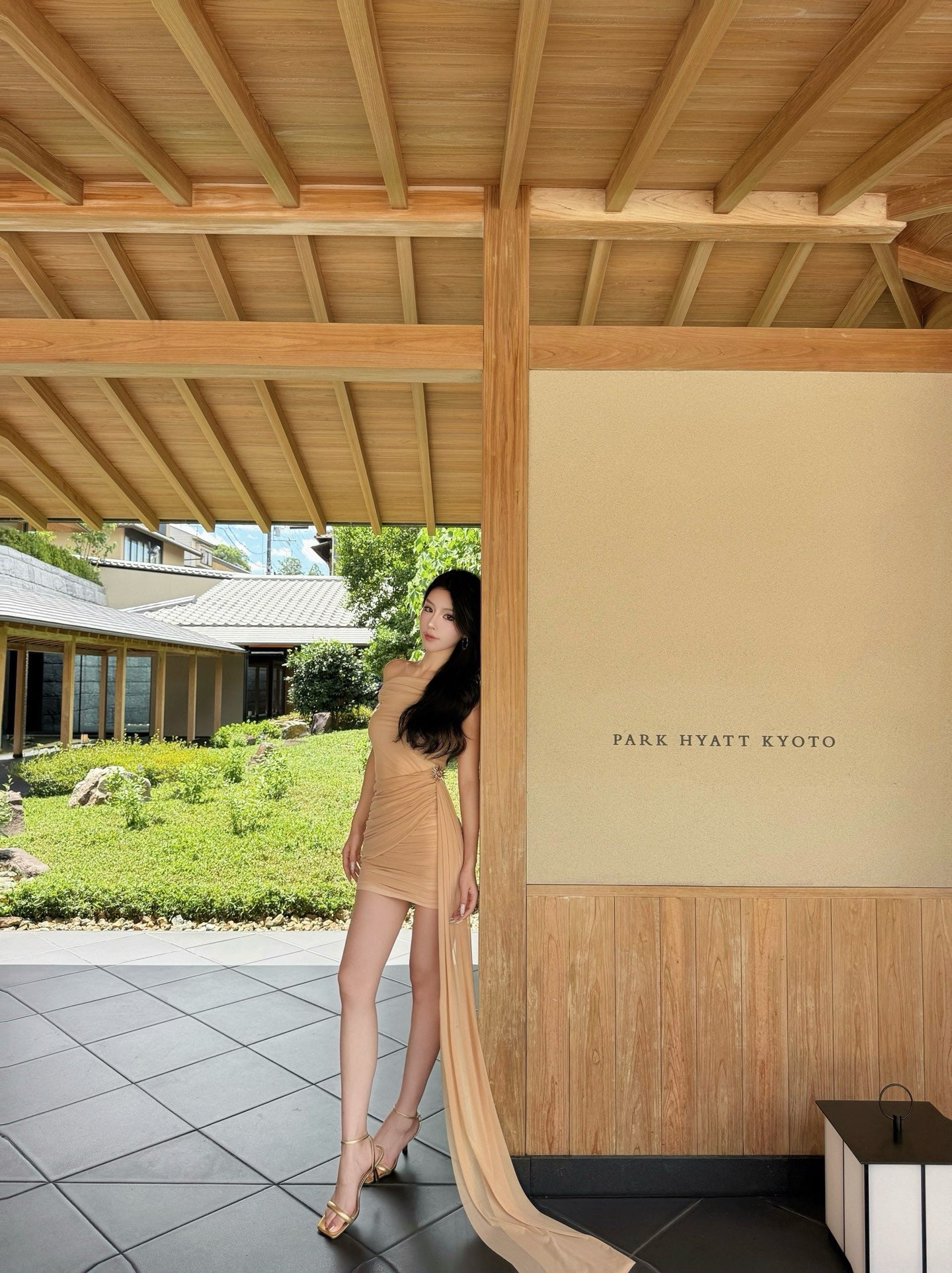 Artel Retro | Off-Shoulder Nude Mini Gown with Train
