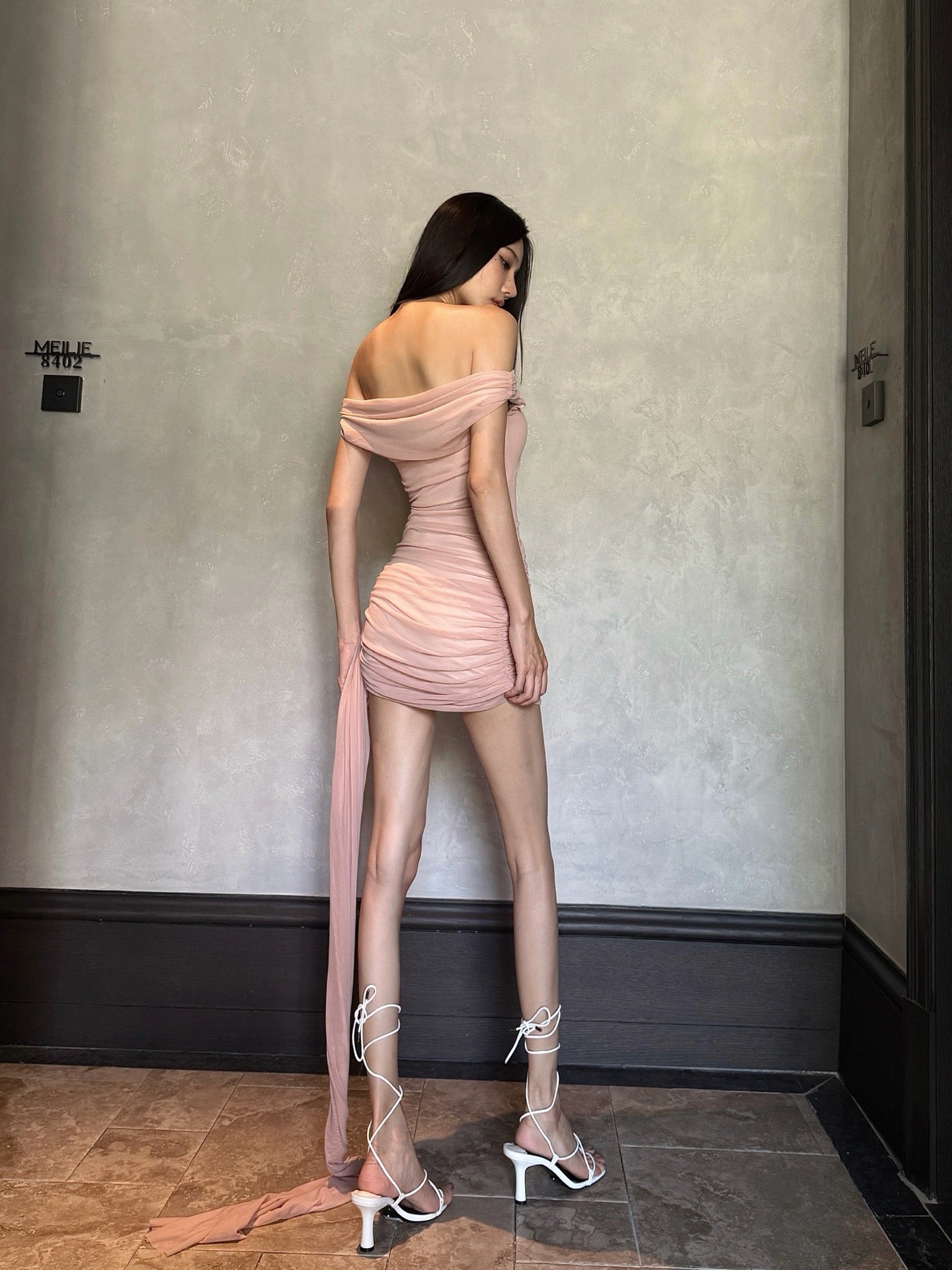 Artel Retro | Off-Shoulder Pink Mini Gown with Train