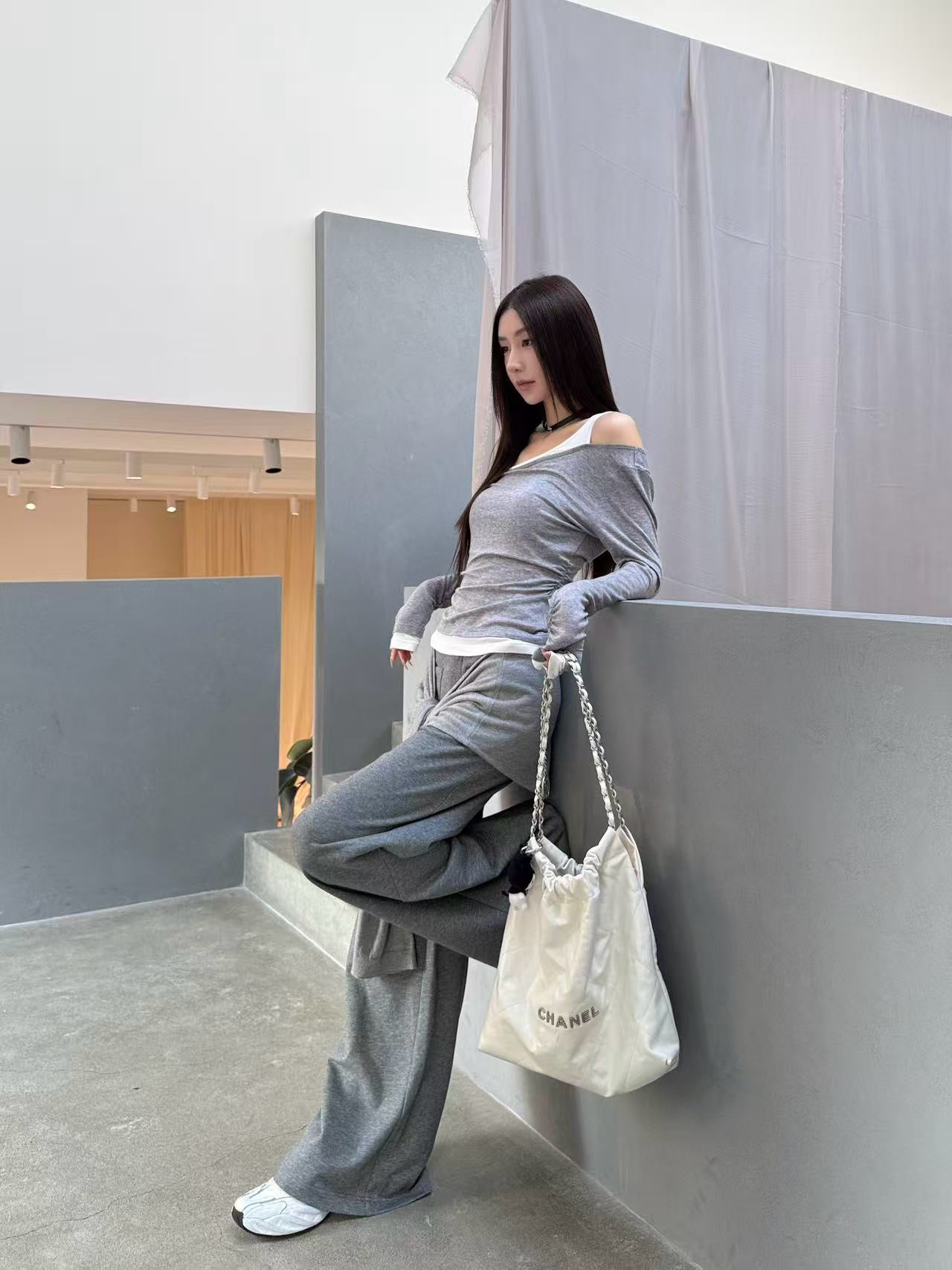 ROCHA ROMA | Gray Off-Shoulder Contrast Layered Knit Top + Detachable Two-Way Sweatpants