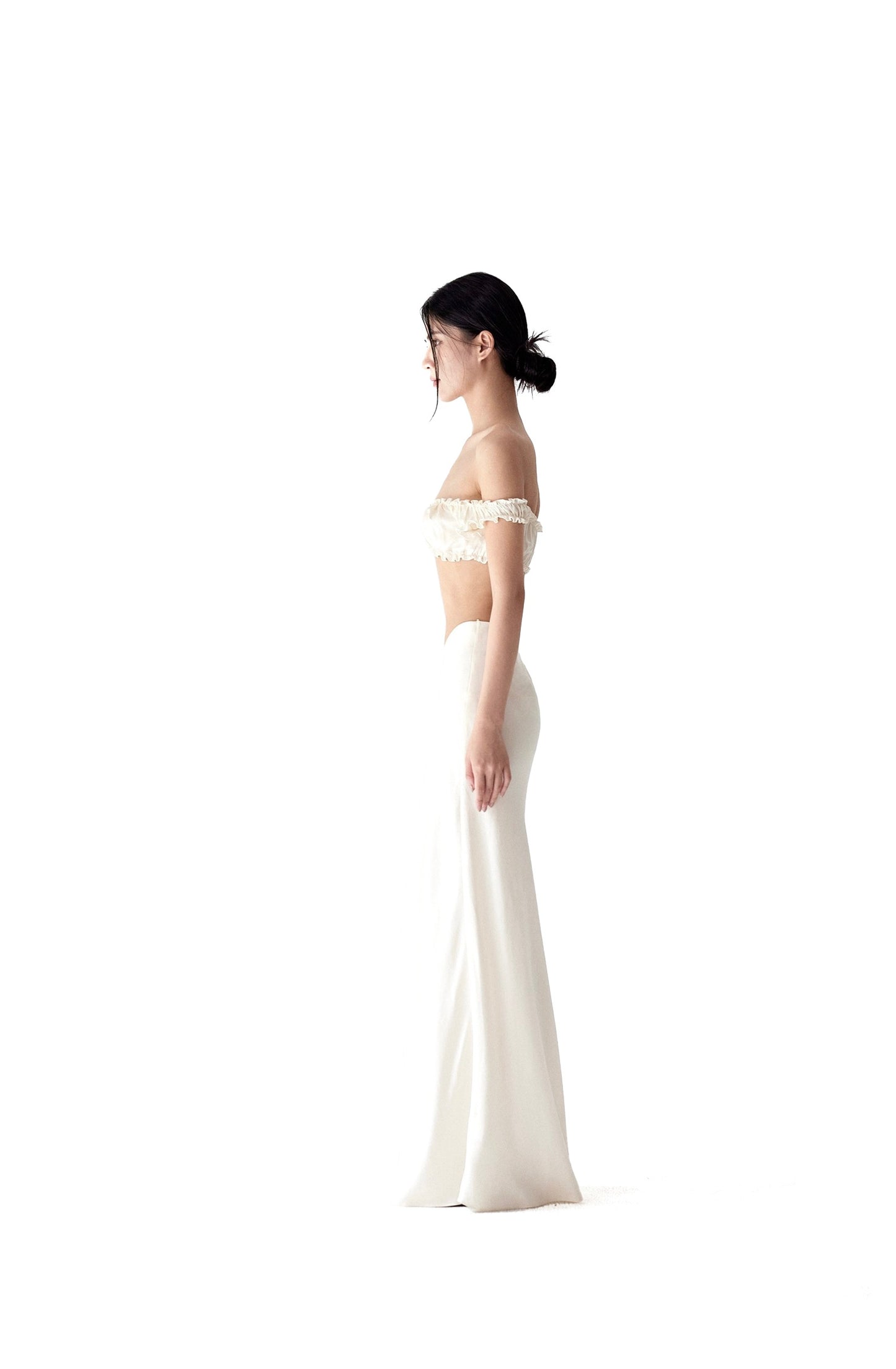 Tsuki | Off-the-Shoulder Bra Top+Ruffled Mermaid Skirt (Cream)