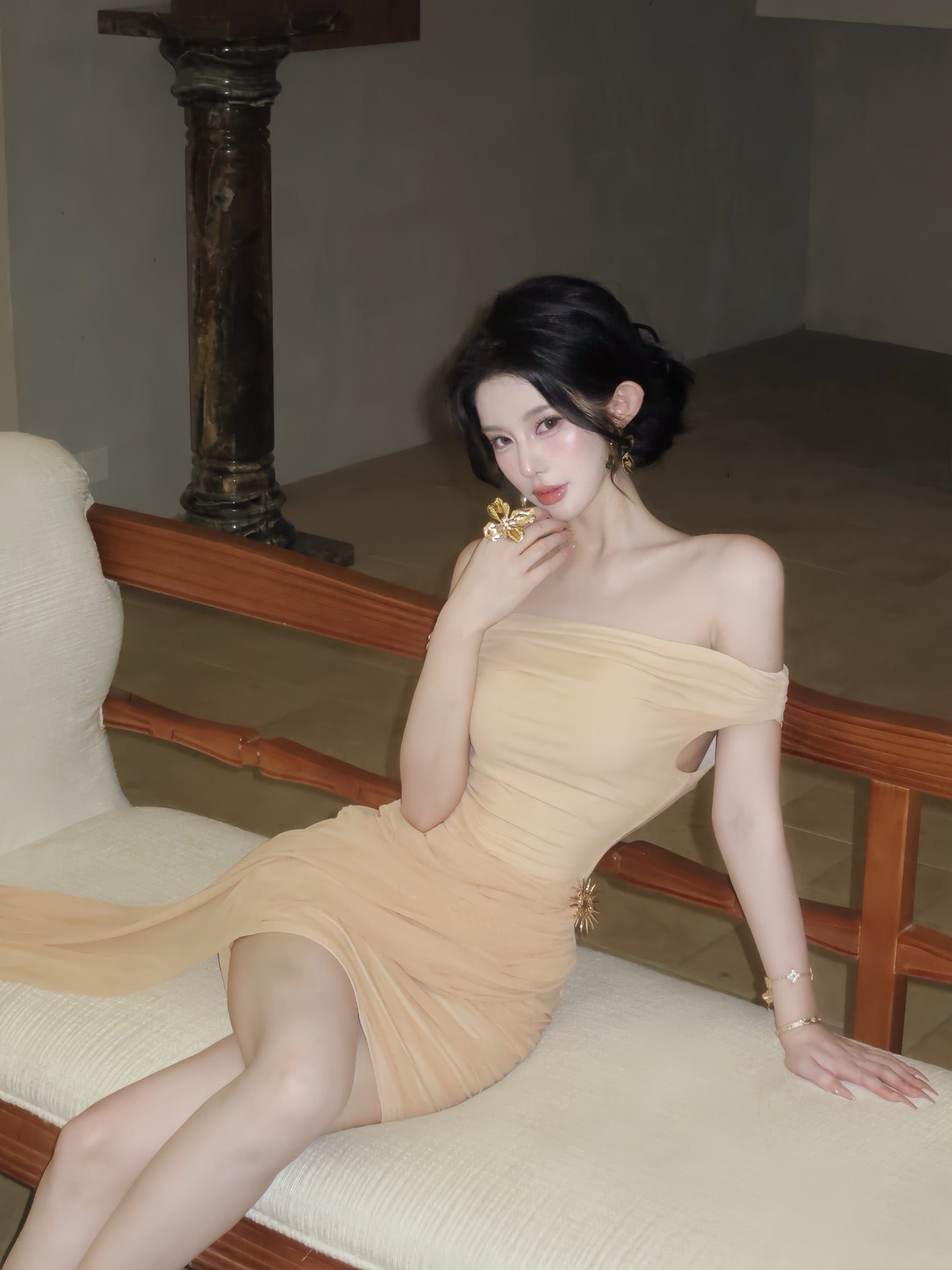 Artel Retro | Off-Shoulder Nude Mini Gown with Train