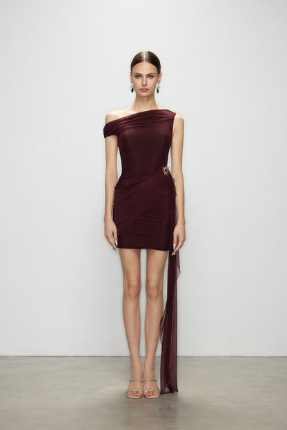 Artel Retro | Off-Shoulder Burgundy Mini Dress with Train