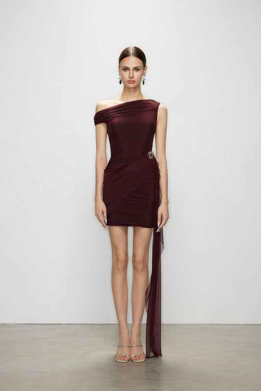 Artel Retro | Off-Shoulder Burgundy Mini Dress with Train