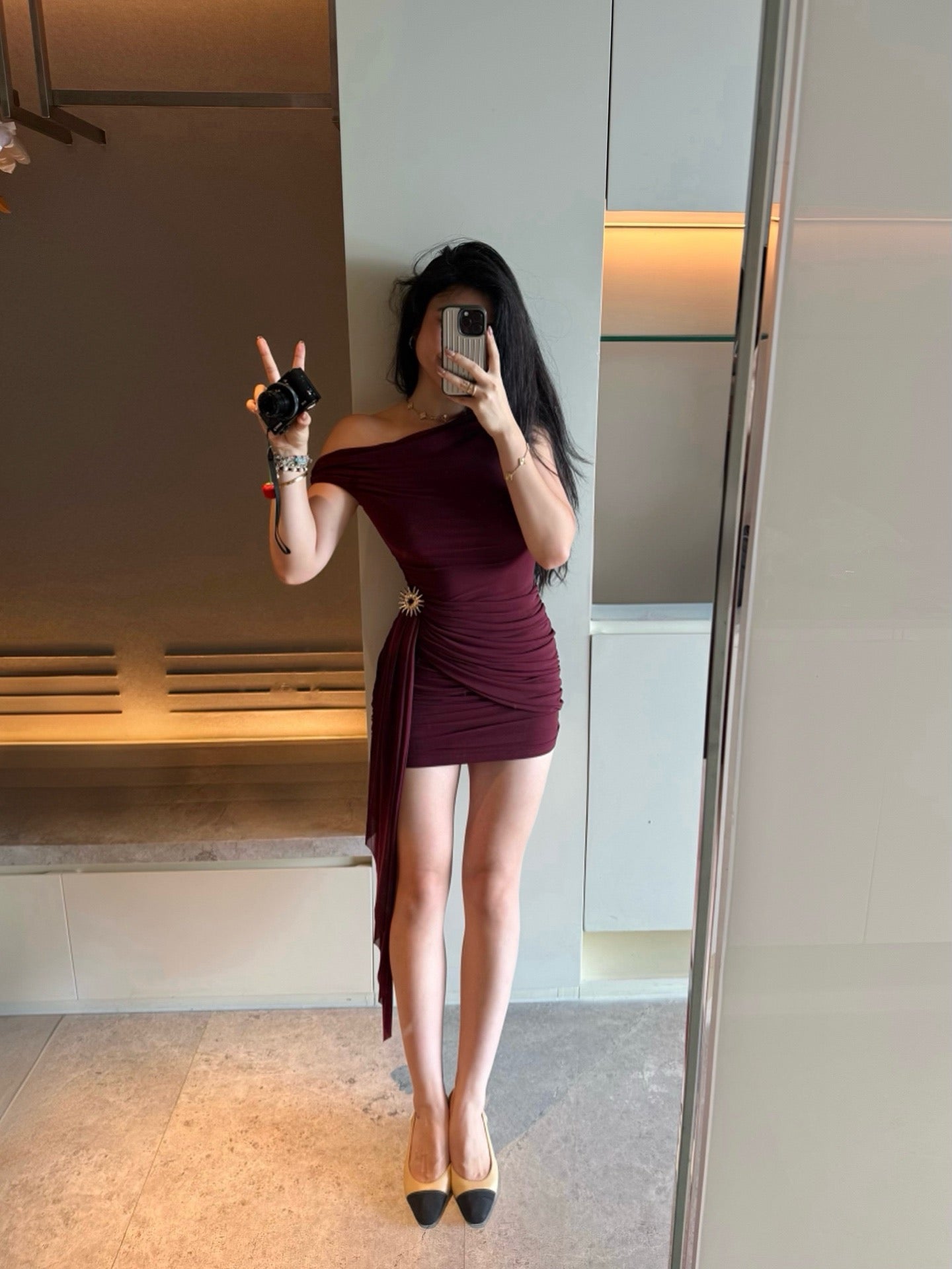 Artel Retro | Off-Shoulder Burgundy Mini Dress with Train