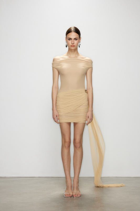 Artel Retro | Off-Shoulder Nude Mini Gown with Train