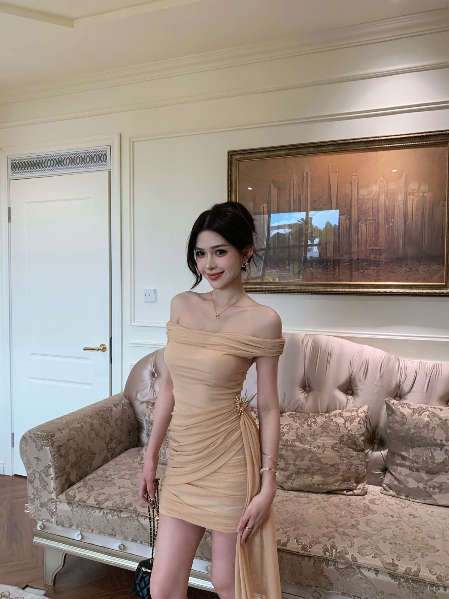 Artel Retro | Off-Shoulder Nude Mini Gown with Train