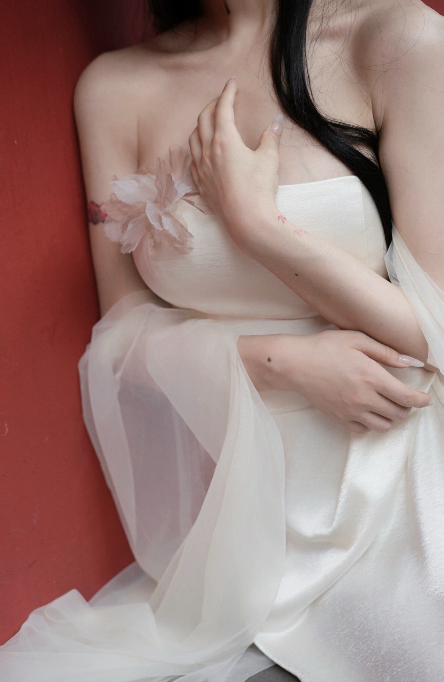 CROW CREW | Sheer Veil Strapless Dress (White)